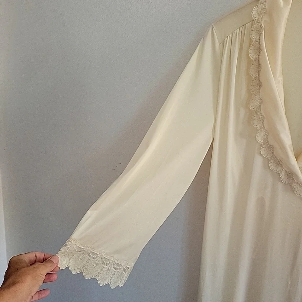 Vanity Fair Vintage Long Robe Lace Trim Nylon Antron III Shawl Collar USA Lounge